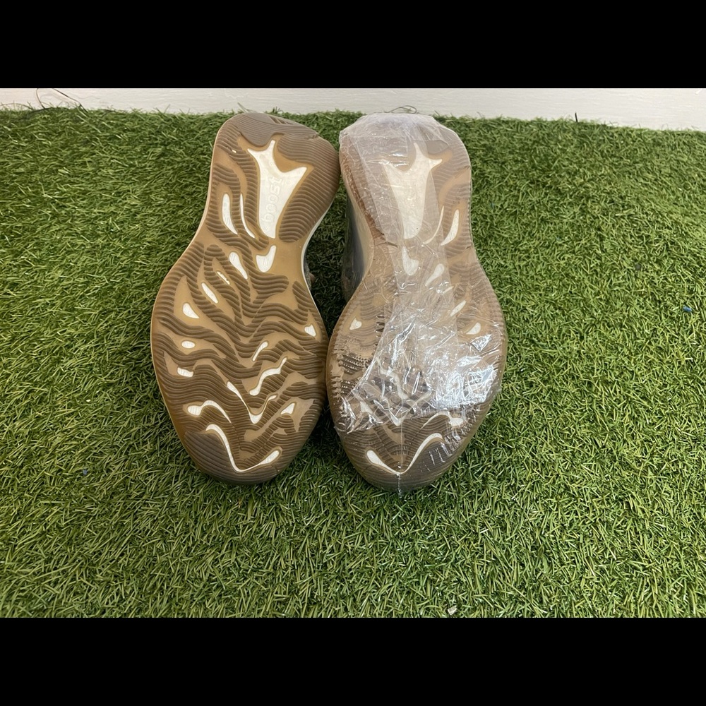 Addidas Yeezy 380 Mist - Picture 8 of 8